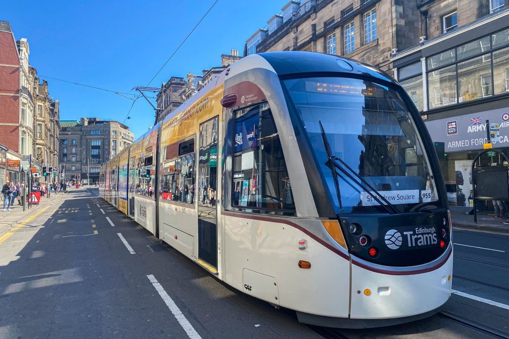 Edinburgh: Tram To/From Edinburgh Airport and St. Andrew Square