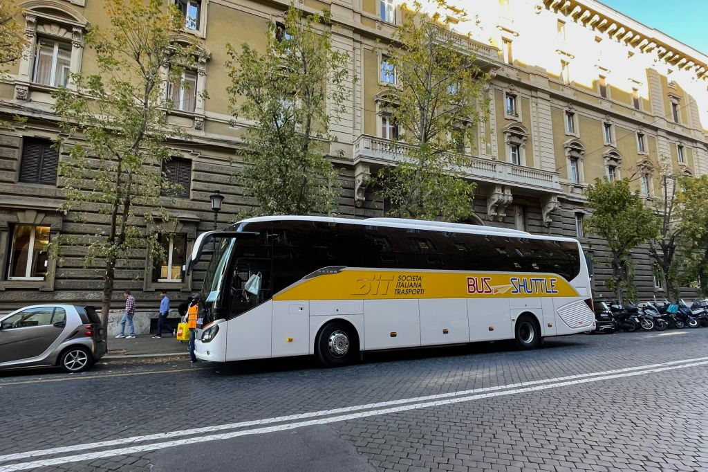 Rome: SIT Shuttle Bus Transfer To/From Fiumicino Airport and Rome