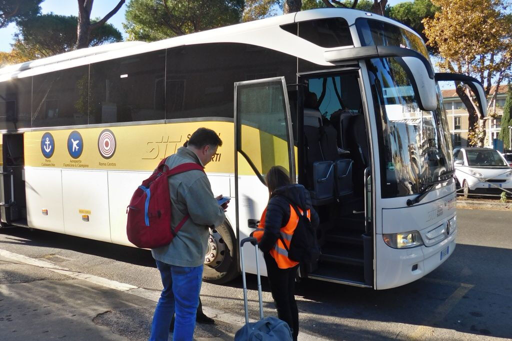 Rome: SIT Shuttle Bus Transfer To/From Fiumicino Airport and Rome