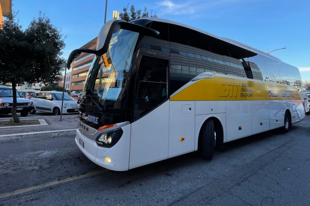 Rome: SIT Shuttle Bus Transfer To/From Fiumicino Airport and Rome