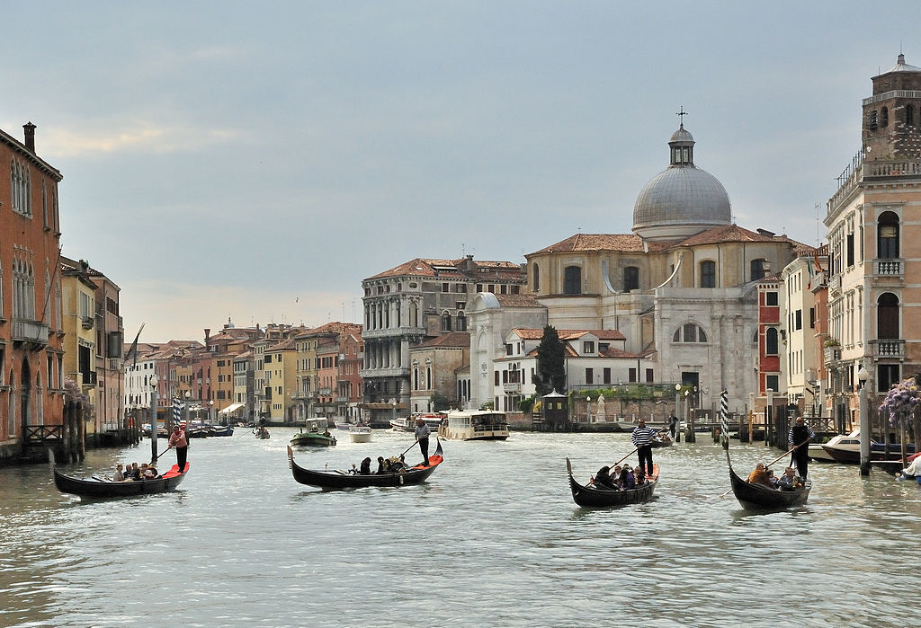 Passeio de gôndola em Veneza