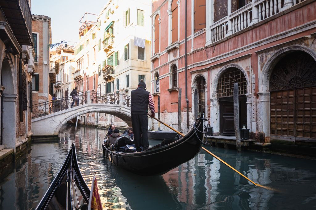 Passeio de gôndola em Veneza