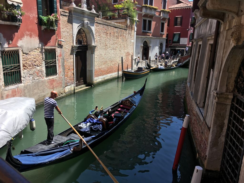 Passeio de gôndola em Veneza
