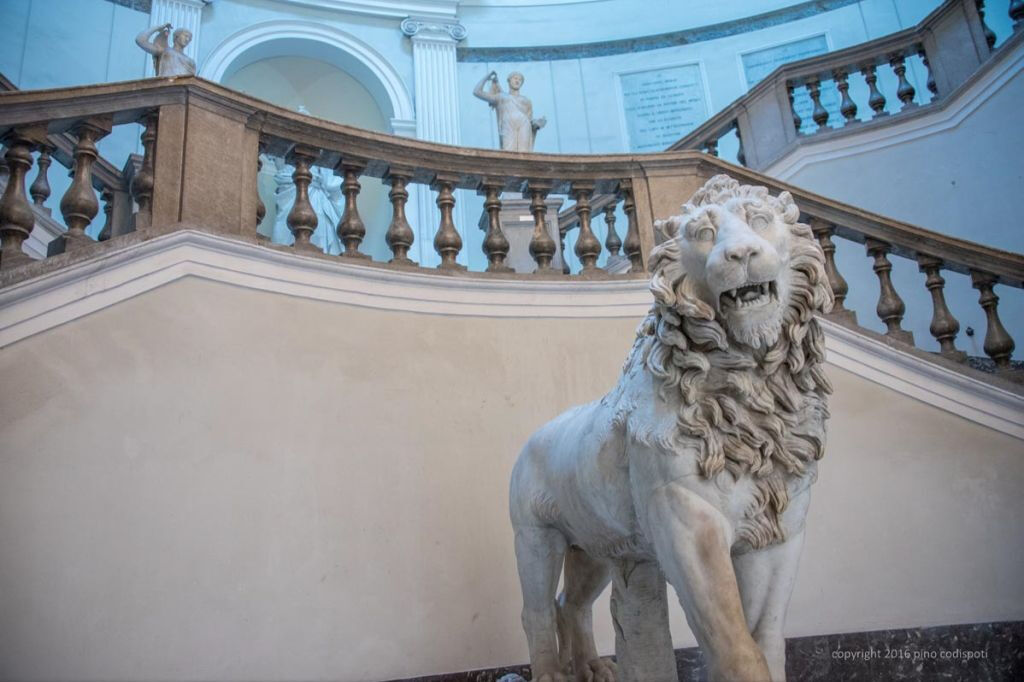 Museu Arqueológico Nacional de Nápoles: Entrada com cartões postais Pemcards