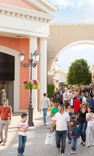 Castel Romano Designer Outlet: Andata e ritorno da Roma