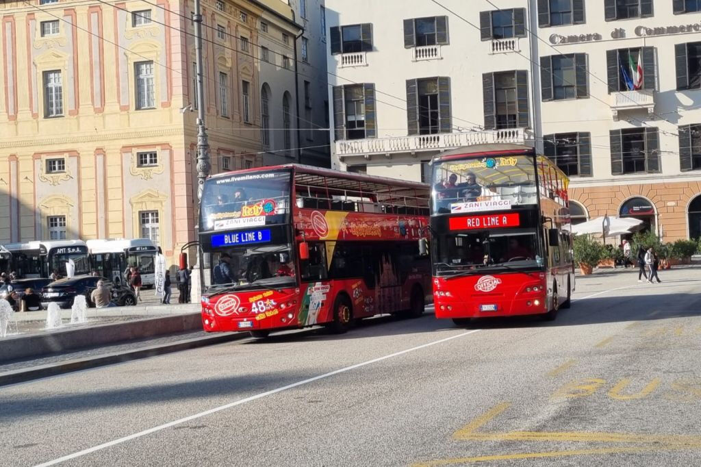 City Sightseeing Génova: Tour en bus turístico