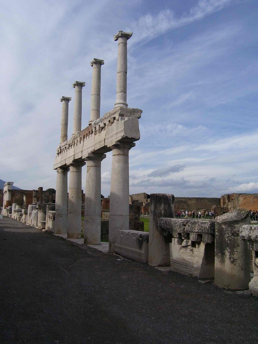 Pompeii: Guided Tour + Roundtrip from Naples