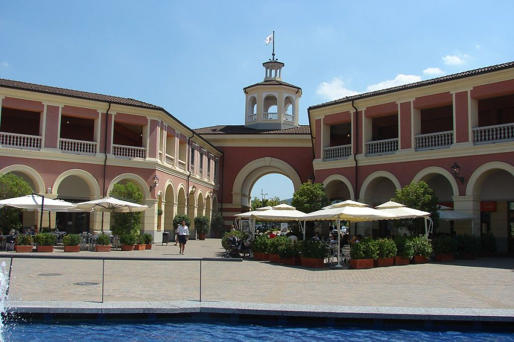 Serravalle Designer Outlet: ida e volta de Milão