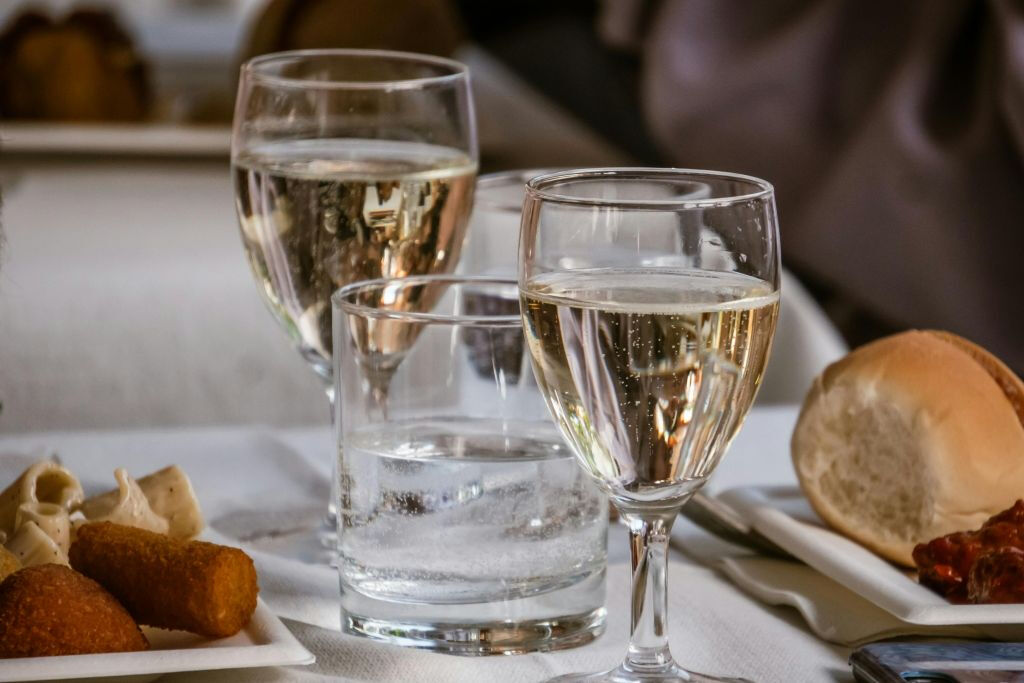 Rome: Tiber Sunset Cruise with Aperitif