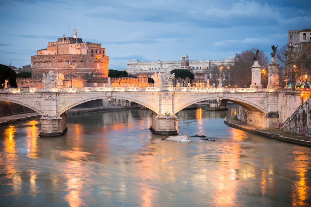 Rome : Croisière sur le Tibre au coucher du soleil avec apéritif
