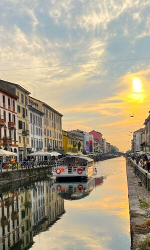 Milano: Tour in barca dei Navigli e della Darsena