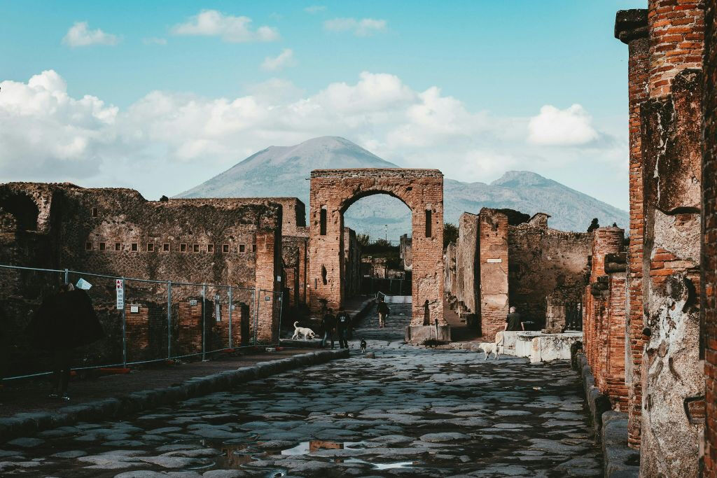 Pompeii: Entrance + Roundtrip Transport from Rome
