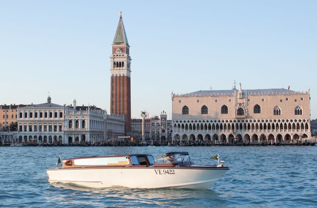 Veneza: Táxi aquático para a Estação Santa Lucia a partir do Hotel