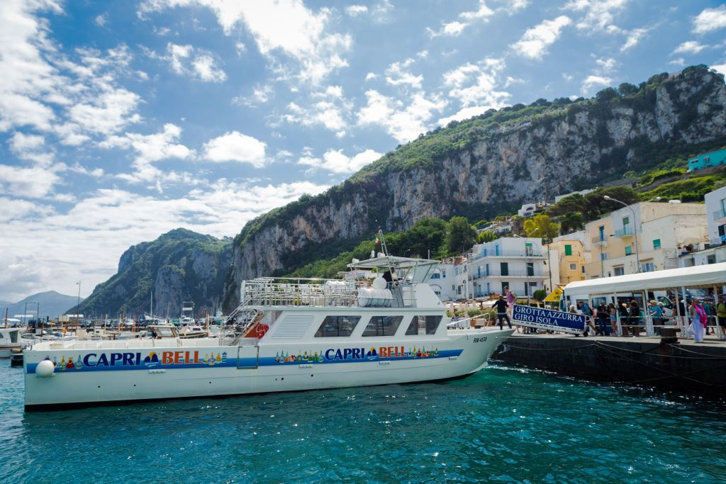 Costa a costa de Capri: excursão de barco