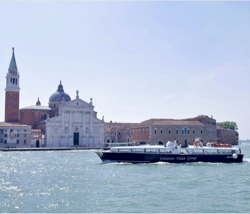 Murano e Burano: Passeio de barco pela manhã