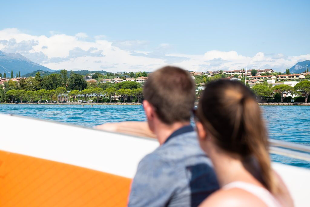 Lake Garda: 4-Hr Boat Tour with Scaliger Castles + Wine Tasting from Sirmione