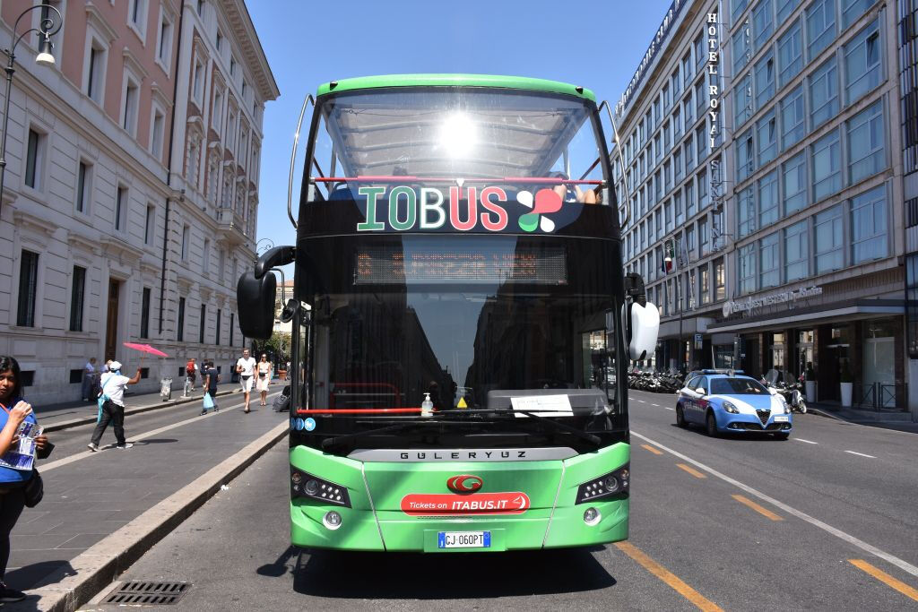 IOBUS Roma: Tour en bus turístico + Outlet Castel Romano