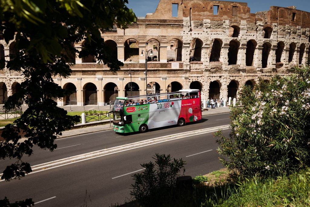 IOBUS Roma: Tour en bus turístico + Outlet Castel Romano