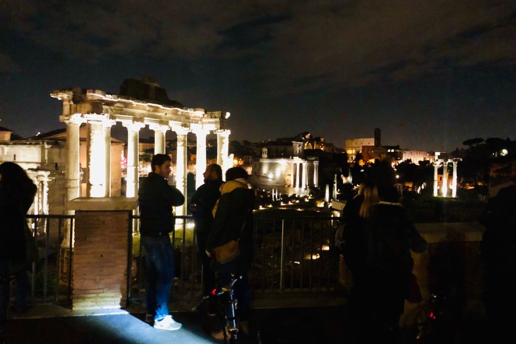 Roma à noite: E-bike Tour com Salame, Queijo e Degustação de Vinhos