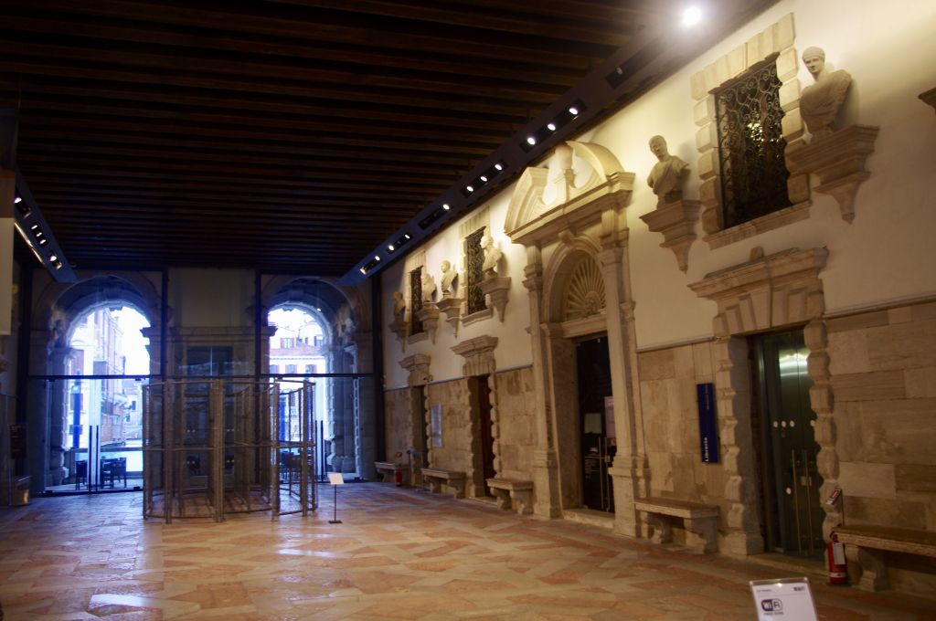 Museo Ca' Pesaro: Entrada de acceso rápido