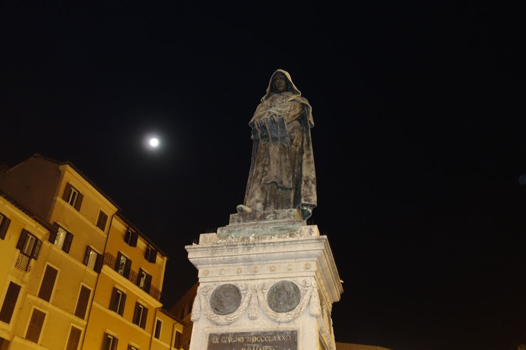 Rome: Ghosts and Mysteries Walking Tour by Night