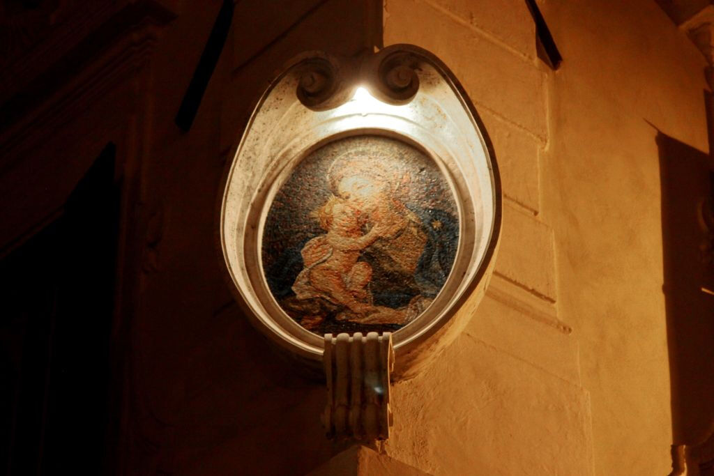 Rome: Ghosts and Mysteries Walking Tour by Night