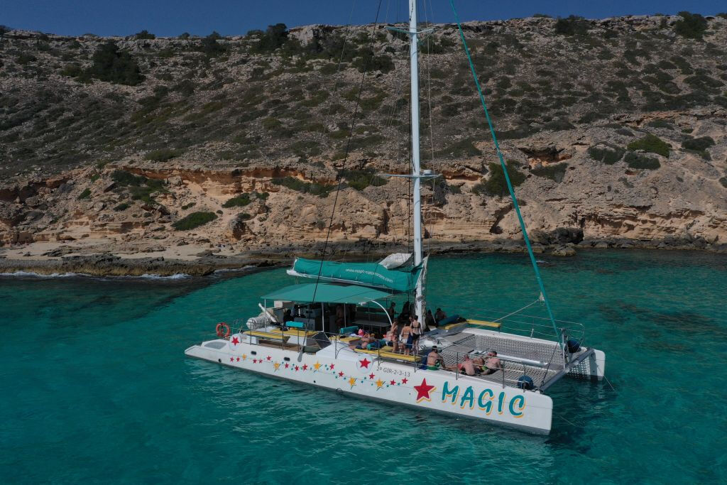 Magic Catamarans - Excursiones en catamarán por Roses (Costa Brava)