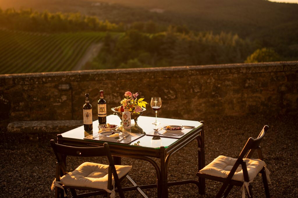 Sienne : Dégustation VIP de vin, d'huile et de nourriture dans un vignoble de Toscane