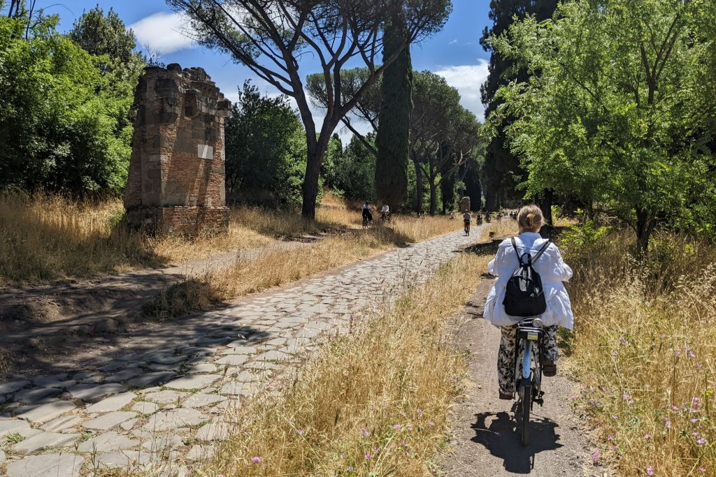 Rome: Appia Antica Day Bike Rental