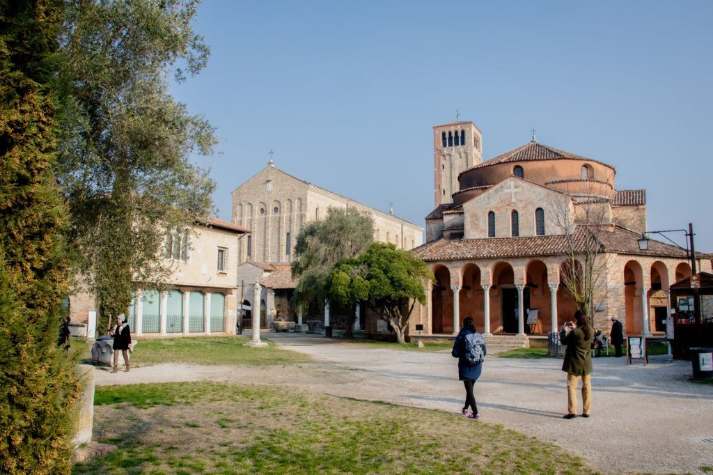 Full-Day: Murano, Burano & Torcello + Glass Factory