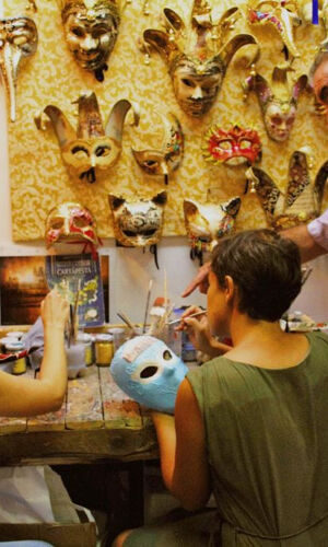 Fabrication de masques de carnaval à Venise