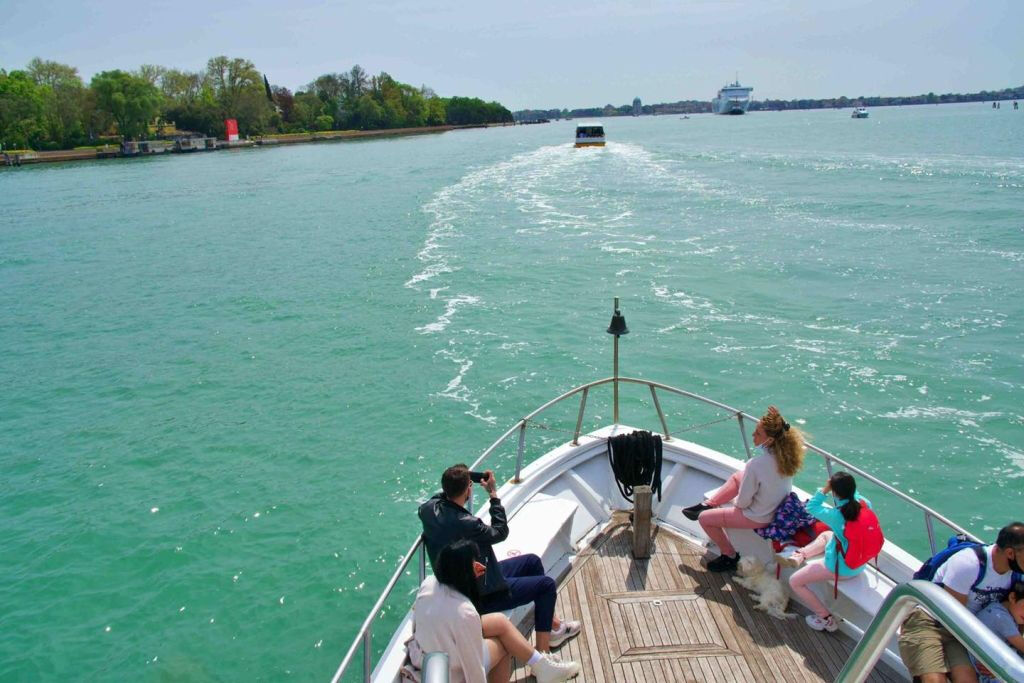Murano e Burano: Passeio de barco de dia inteiro saindo da estação de trem