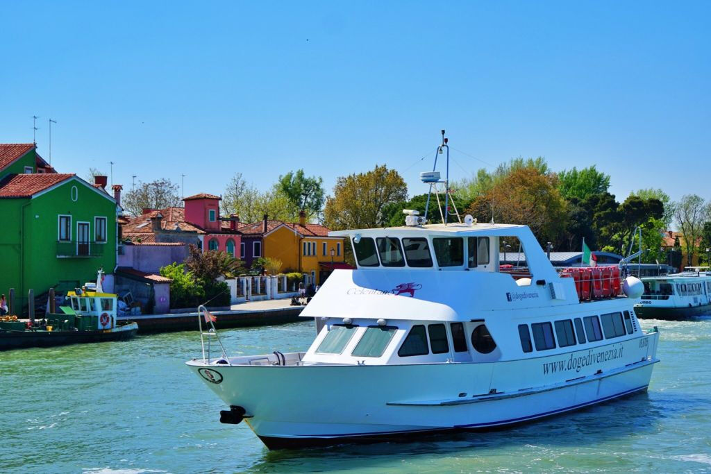 Murano e Burano: Passeio de barco de dia inteiro saindo da estação de trem
