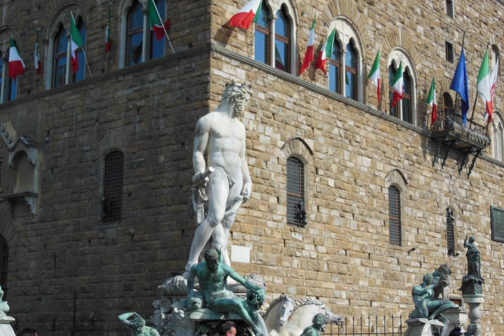 Florence Medici's Mile Tour: Palaces, History & Secrets