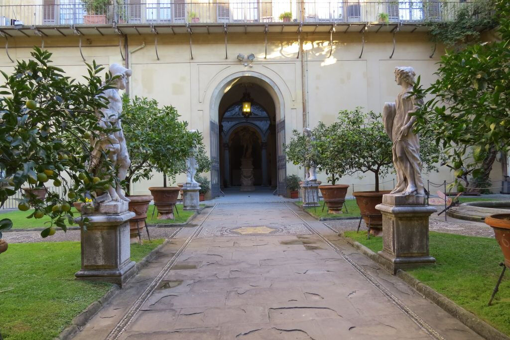 Tour des Milles de Florence Médicis : Palais, histoire et secrets