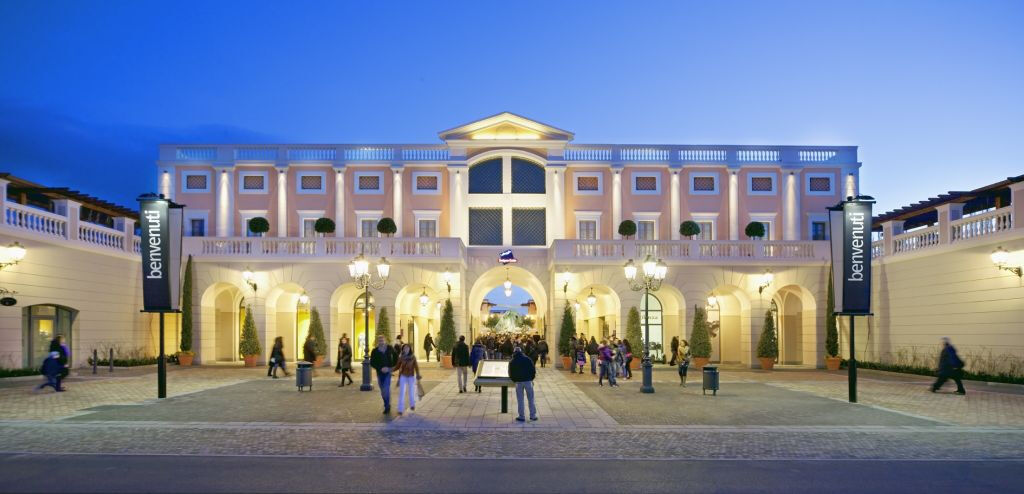 La Reggia Designer Outlet: transporte de ida e volta a partir de Nápoles