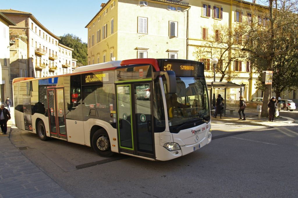 De Roma: Terminal 3 do Aeroporto Fiumicino para a Estação Rodoviária de Grosseto de ônibus