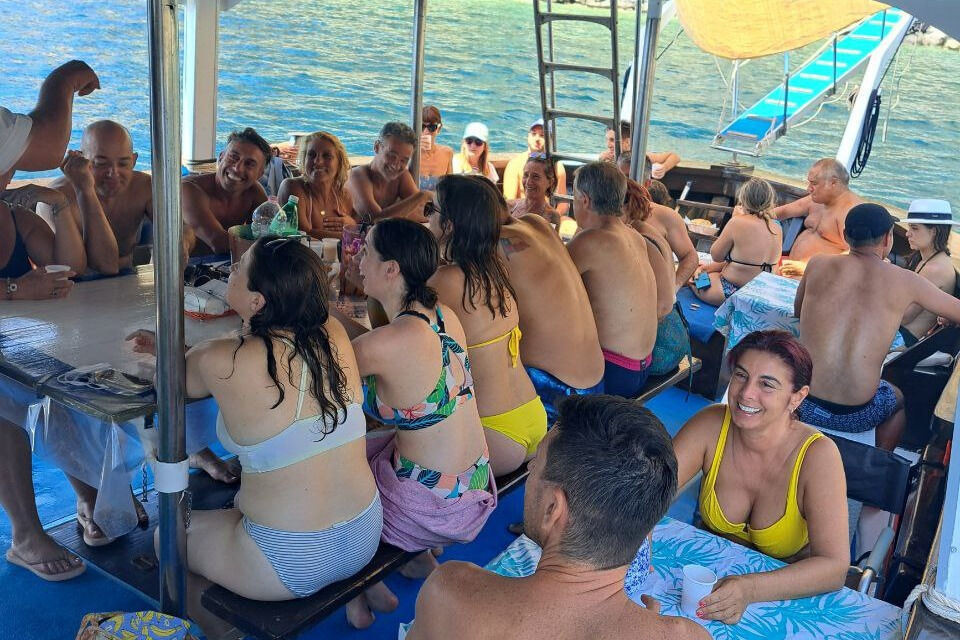 Ischia: Passeio diário de barco com almoço