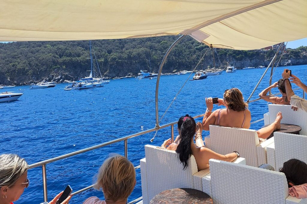 Ischia : Excursion quotidienne en bateau avec déjeuner