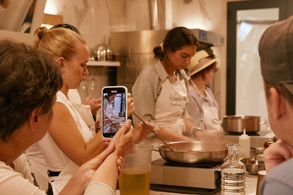 Florença: Tour gastronômico a pé + aula de culinária com vinho