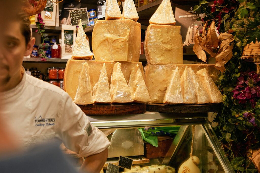 Florença: Tour gastronômico a pé + aula de culinária com vinho