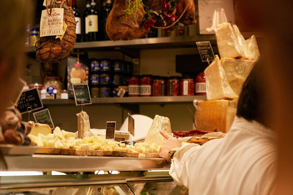 Florença: Tour gastronômico a pé + aula de culinária com vinho