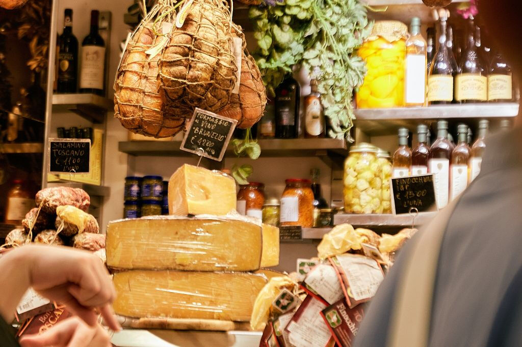 Florença: Tour gastronômico a pé + aula de culinária com vinho