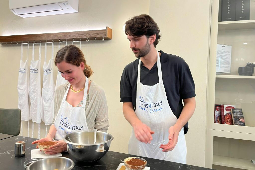 Florença: Tour gastronômico a pé + aula de culinária com vinho