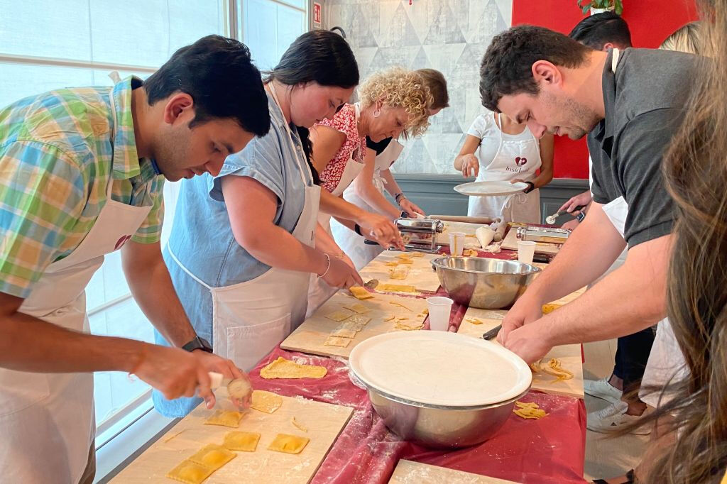 Clase de elaboración de pasta, raviolis y tiramisú en Roma