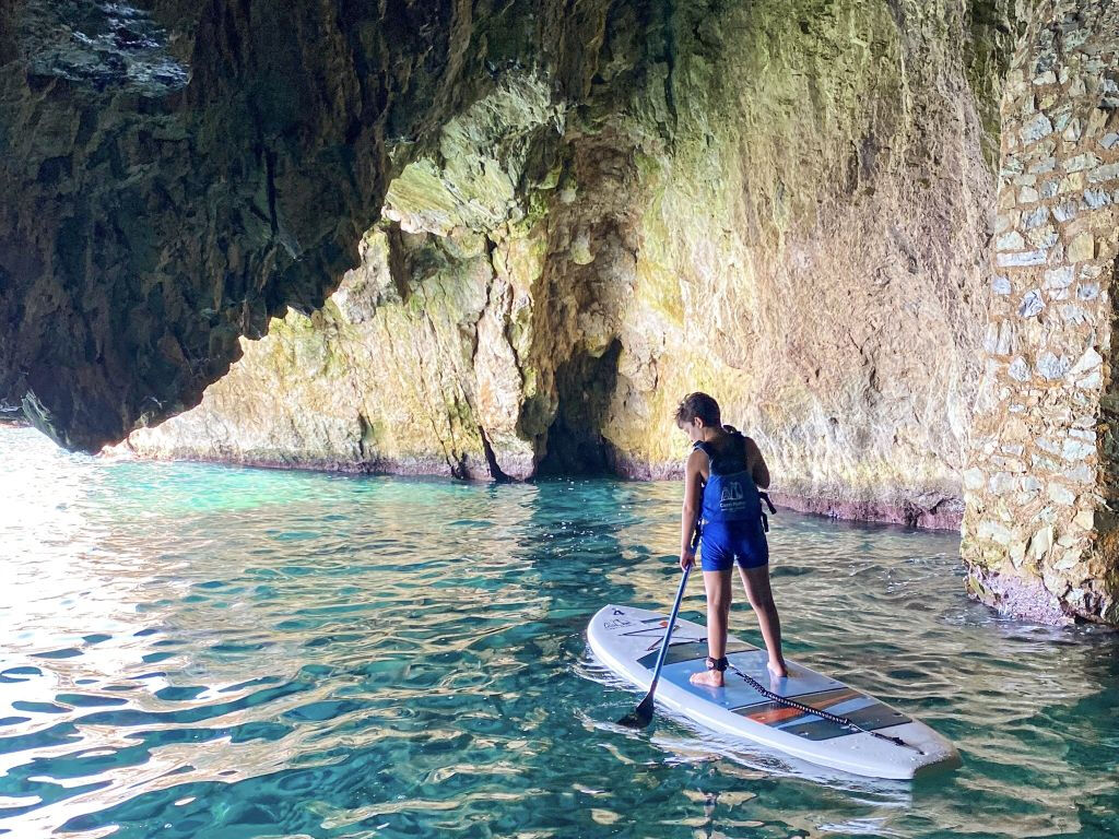Excursão de Stand Up Paddle em Capri: Grutas e Praias
