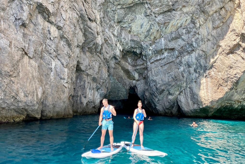 Excursão de Stand Up Paddle em Capri: Grutas e Praias