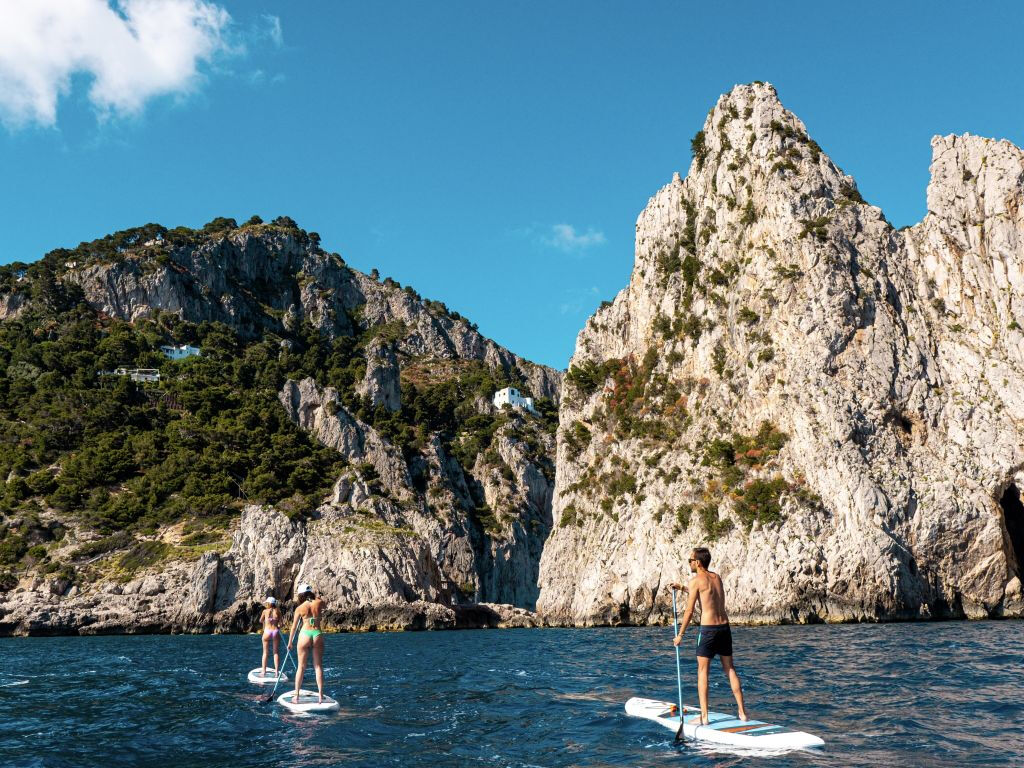 Excursão de Stand Up Paddle em Capri: Grutas e Praias