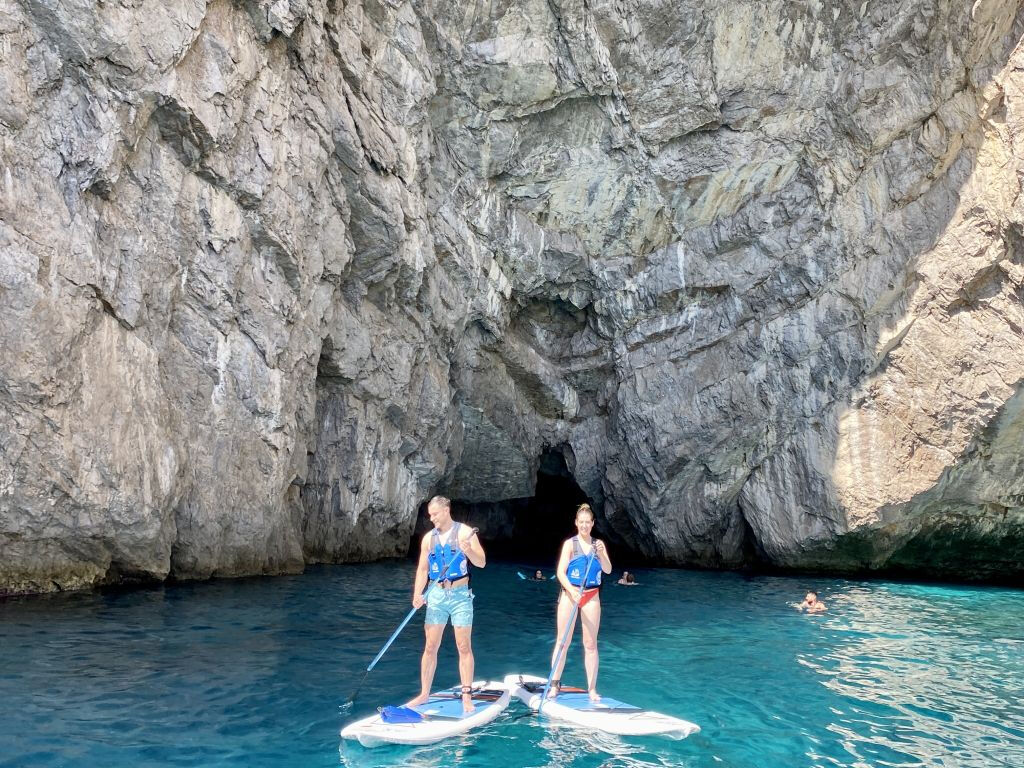 Excursão de Stand Up Paddle em Capri: Grutas e Praias