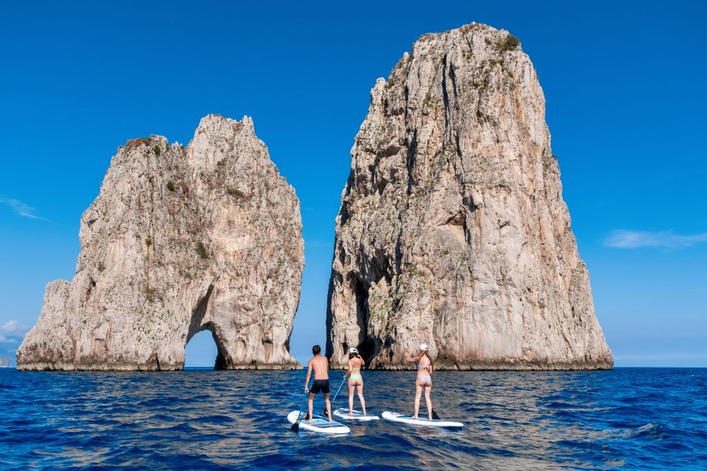 Excursão de Stand Up Paddle em Capri: Grutas e Praias